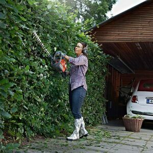 Husqvarna 966532402 22-inch Hedge Trimmer with LowVib and Smart Start, Hedge Trimmers - Trademart.pk